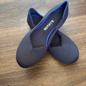 Rothy’s round toe flat.  Size 7.  Navy